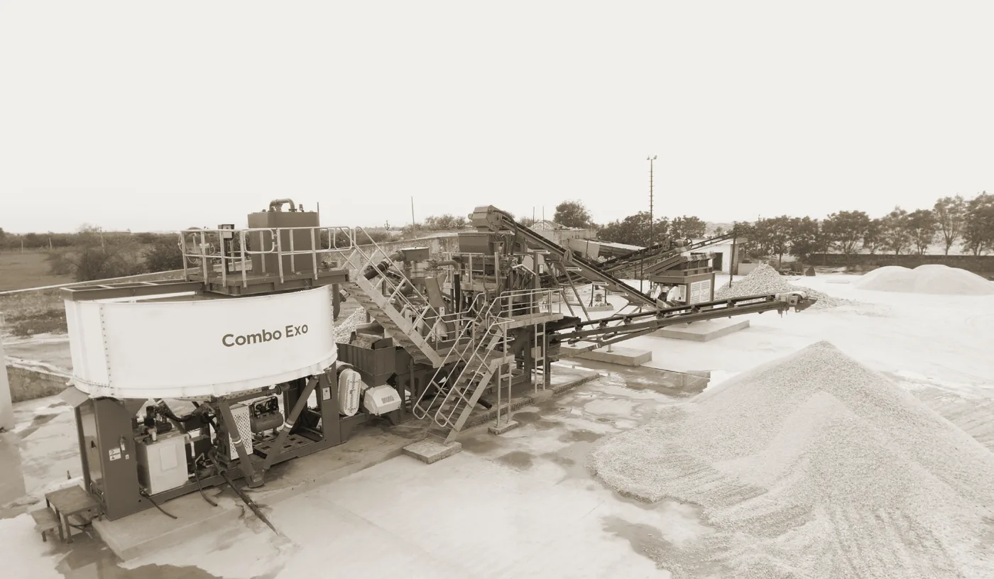 A CFlo Micrograder Exo plant with conveyors feeding pale sand stockpiles