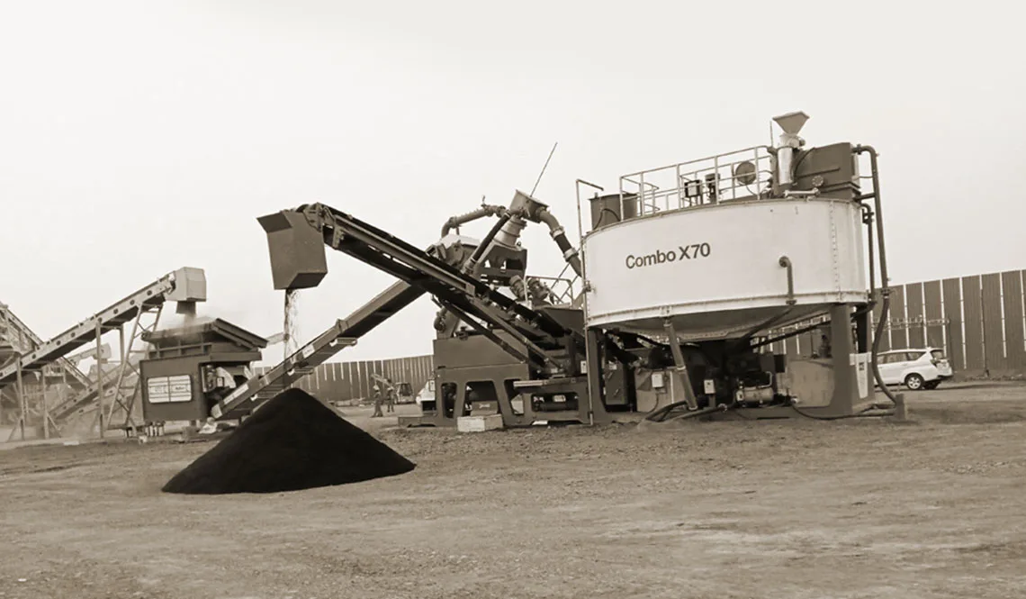 A CFlo Combo X70 on site with a dark conical stockpile at its discharge